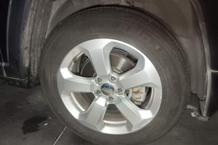 Used Jeep Compass 2017 200T Automatic Family Edition Right Front Wheel Hub