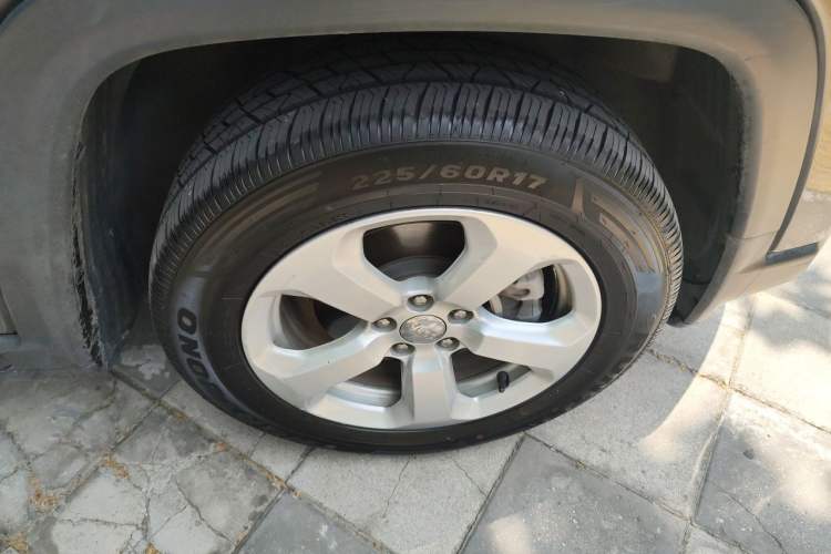 Used Jeep Compass 2017 200T Automatic Family Edition Right Front Wheel Hub