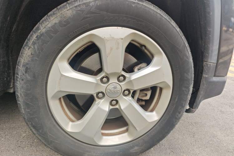 Used Jeep Compass 2017 200T Automatic Family Edition Right Front Wheel Hub