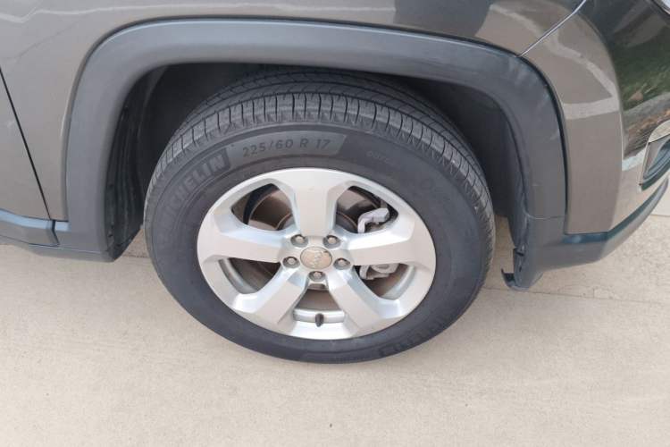 Used Jeep Compass 2017 200T Automatic Family Edition Right Front Wheel Hub