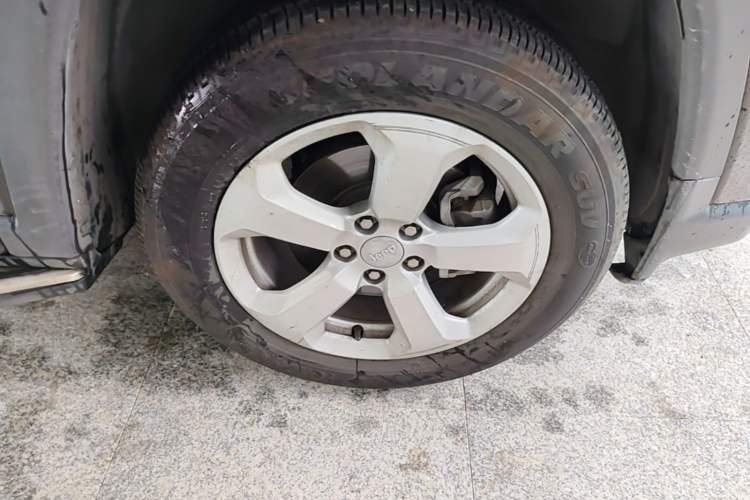 Used Jeep Compass 2017 200T Automatic Family Edition Right Front Wheel Hub