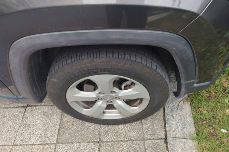 Used Jeep Compass 2017 200T Automatic Family Edition Right Front Wheel Hub