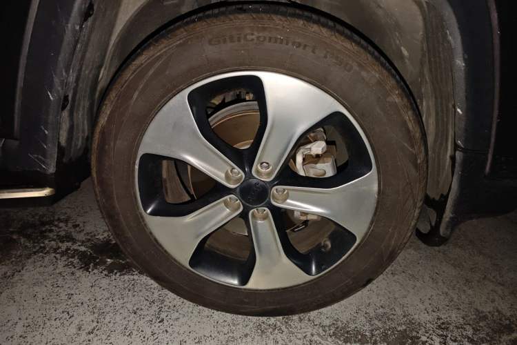 Used Jeep Compass 2017 200T Automatic Prestige Edition Right Front Wheel Hub