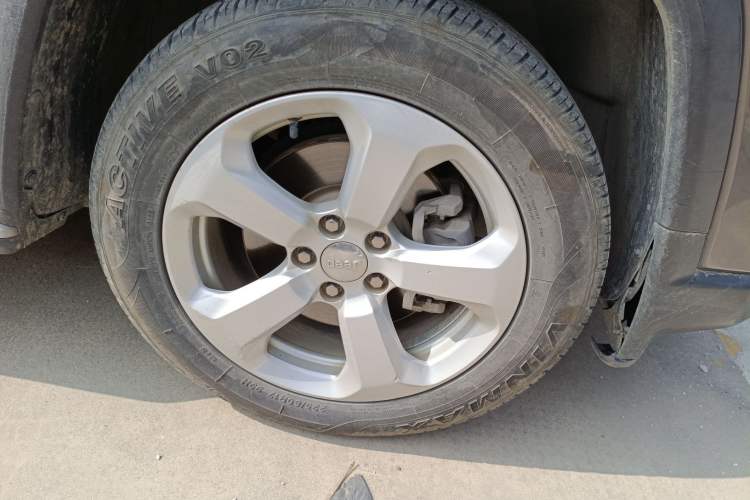 Used Jeep Compass 2017 200T Automatic Family Edition Right Front Wheel Hub