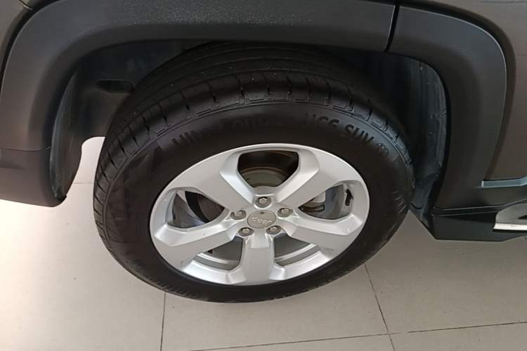 Used Jeep Compass 2017 200T Automatic Family Edition Right Rear Wheel Hub
