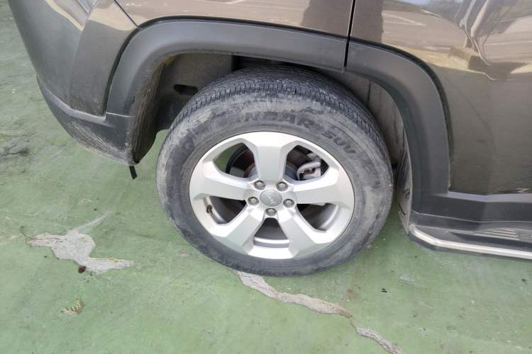 Used Jeep Compass 2017 200T Automatic Family Edition Right Rear Wheel Hub