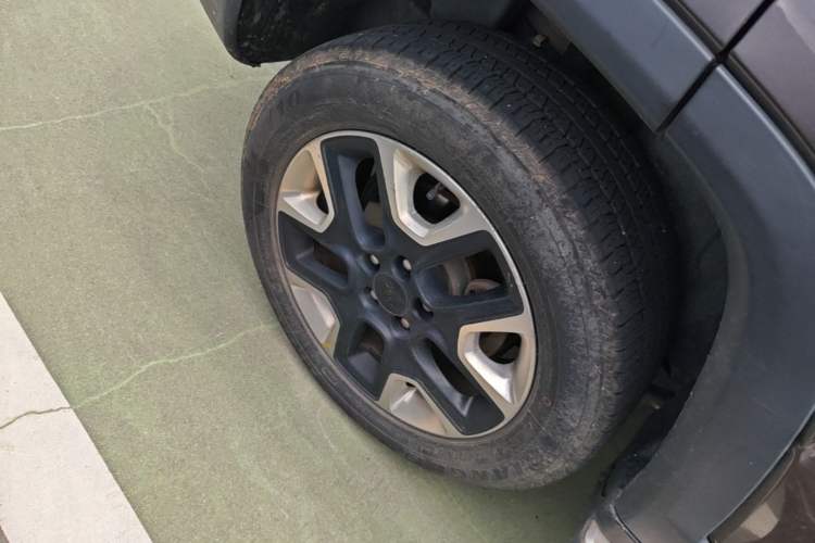 Used Jeep Compass 2017 200TS Automatic High-Performance All-Wheel Drive Edition Right Rear Wheel Hub