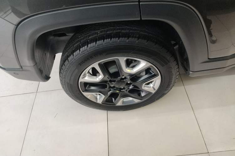 Used Jeep Compass 2017 200TS Automatic High-Performance All-Wheel Drive Edition Right Rear Wheel Hub