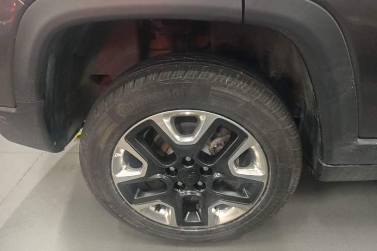 Used Jeep Compass 2017 200TS Automatic High-Performance All-Wheel Drive Edition Right Rear Wheel Hub