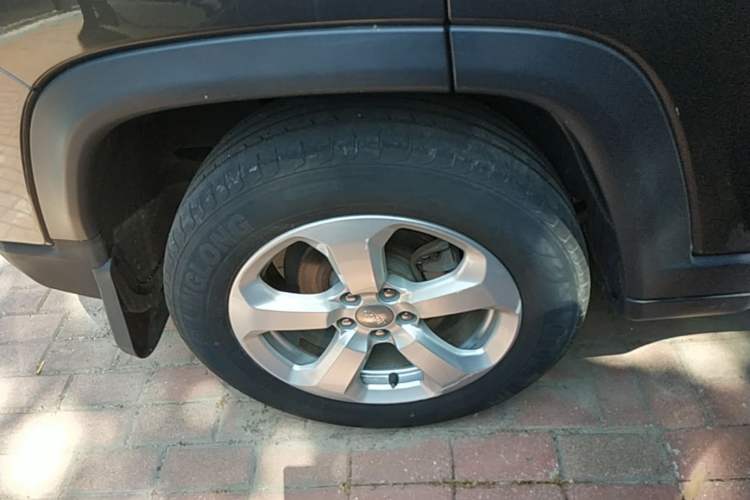 Used Jeep Compass 2017 200T Automatic Family Edition Right Rear Wheel Hub