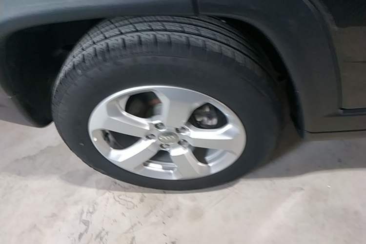 Used Jeep Compass 2017 200T Automatic Family Edition Right Rear Wheel Hub