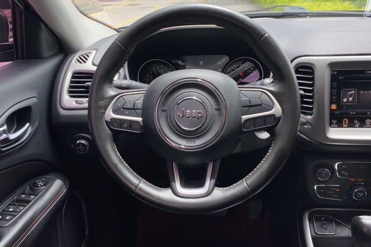 Used Jeep Compass 2017 200T Automatic Family Edition Steering Wheel