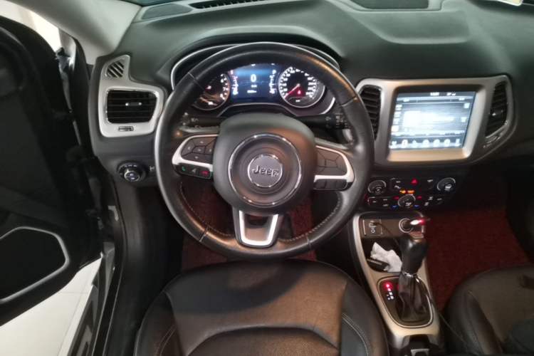 Used Jeep Compass 2017 200T Automatic Family Edition Steering Wheel