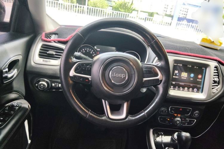 Used Jeep Compass 2017 200T Automatic Family Edition Steering Wheel
