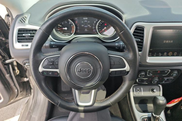 Used Jeep Compass 2017 200T Automatic Family Edition Steering Wheel