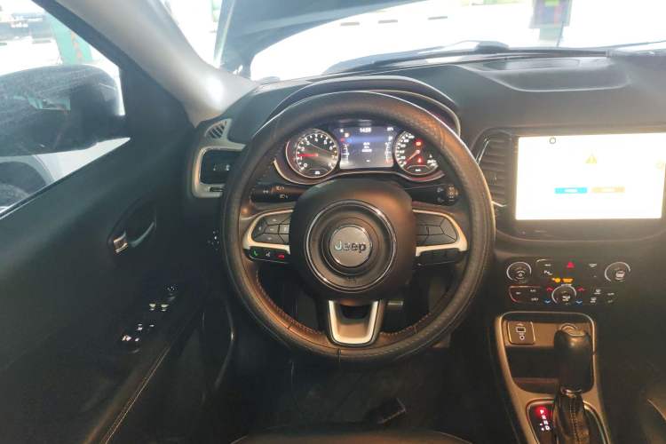 Used Jeep Compass 2017 200T Automatic Family Edition Steering Wheel