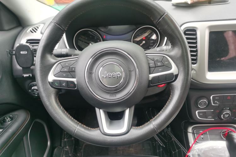 Used Jeep Compass 2017 200T Automatic Family Edition Steering Wheel