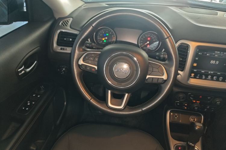 Used Jeep Compass 2017 200T Automatic Family Edition Steering Wheel