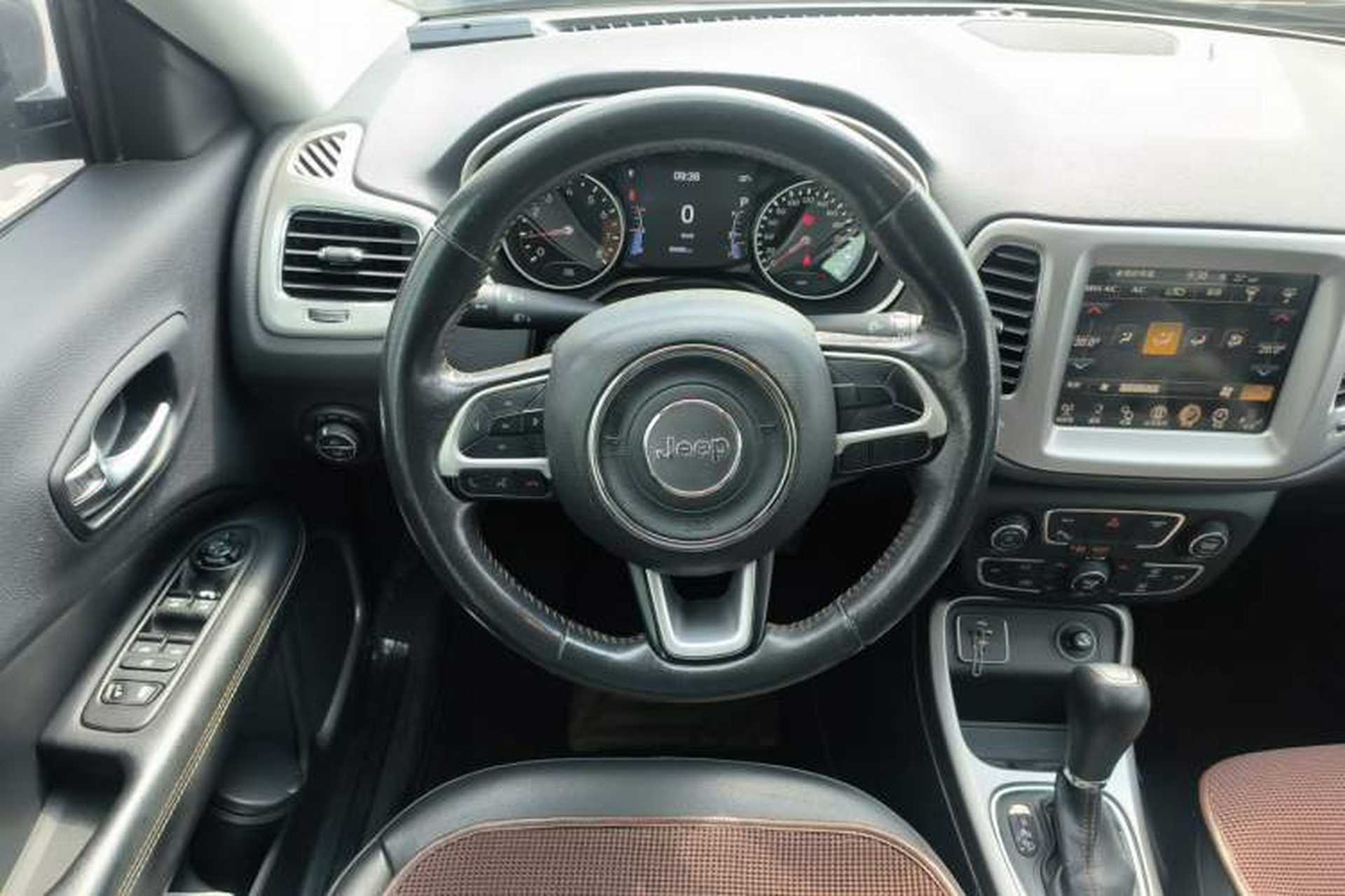 Used Jeep Compass 2017 200T Automatic Family Edition Steering Wheel