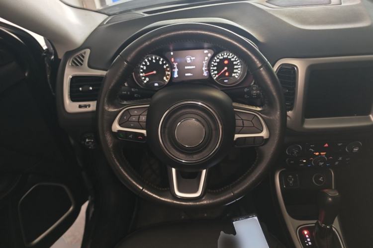 Used Jeep Compass 2017 200T Automatic Family Edition Steering Wheel