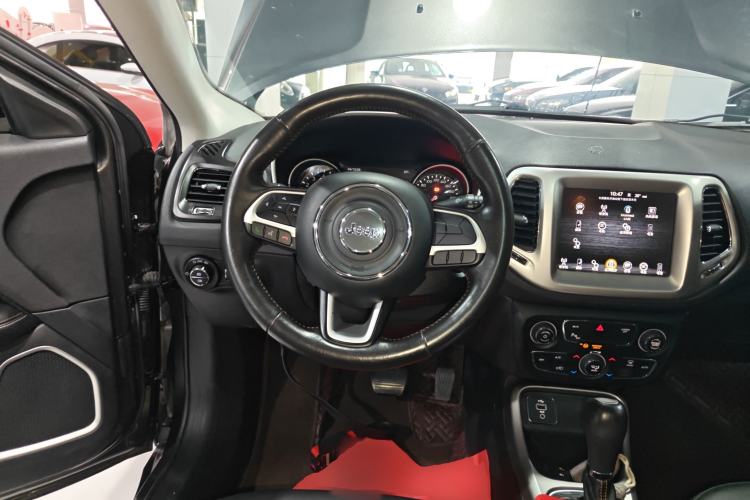 Used Jeep Compass 2017 200T Automatic Family Edition Steering Wheel