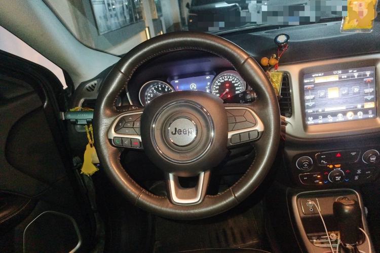 Used Jeep Compass 2017 200T Automatic Family Edition Steering Wheel