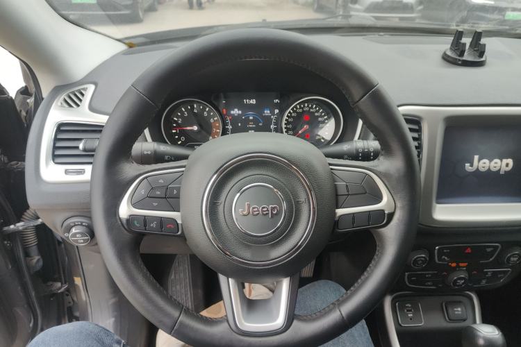 Used Jeep Compass 2017 200T Automatic Family Edition Steering Wheel