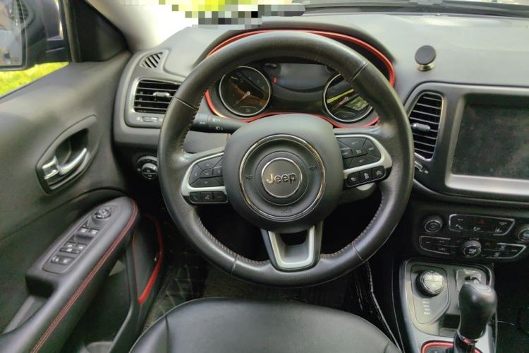 Used Jeep Compass 2017 200TS Automatic High-Performance All-Wheel Drive Edition Steering Wheel