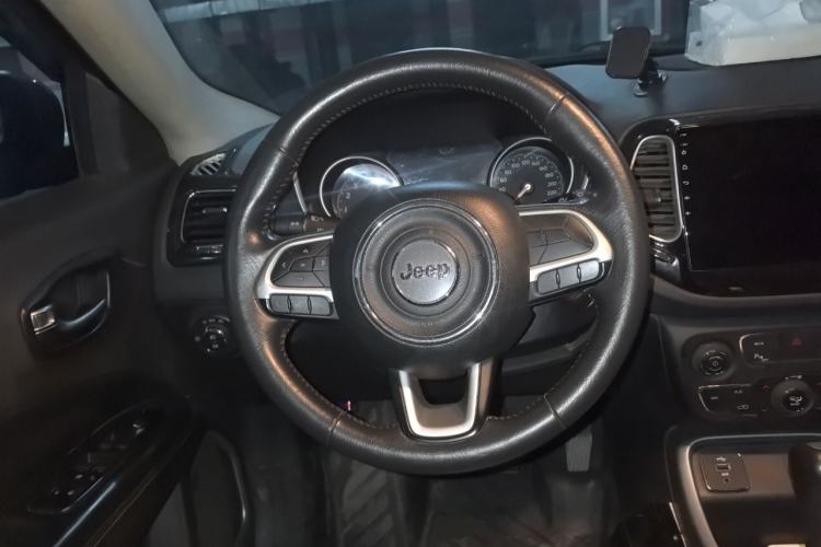 Used Jeep Compass 2017 200T Automatic Family Edition Steering Wheel