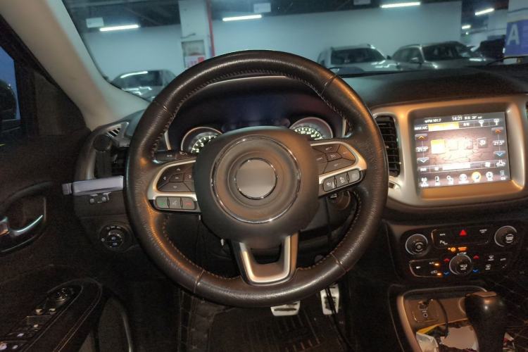 Used Jeep Compass 2017 200T Automatic Family Edition Steering Wheel