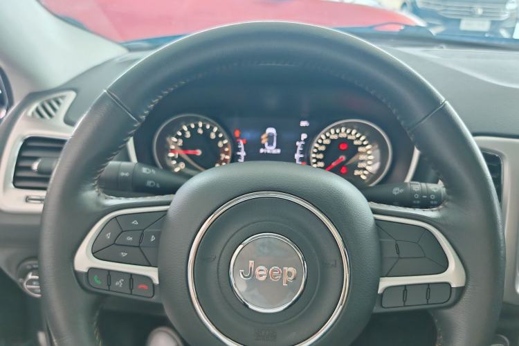 Used Jeep Compass 2017 200T Automatic Family Edition Steering Wheel
