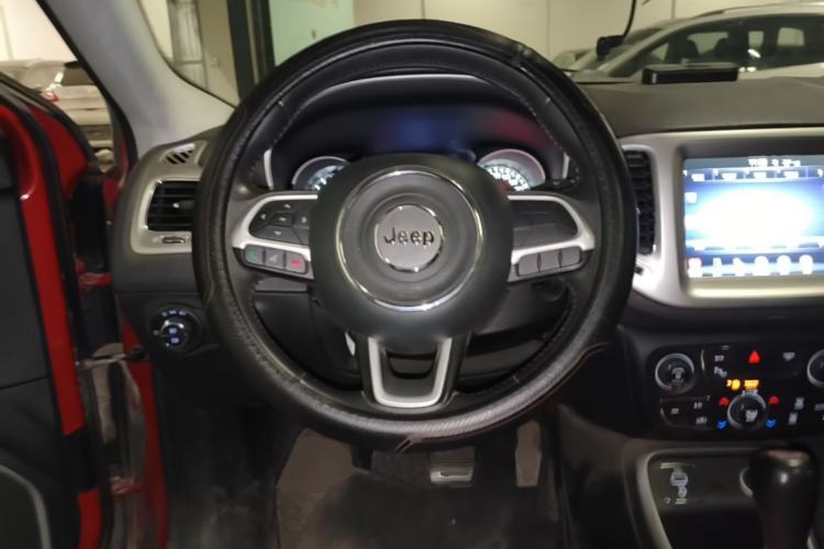 Used Jeep Compass 2017 200T Automatic Family Edition Steering Wheel