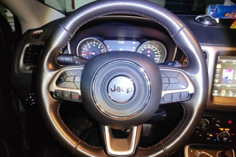 Used Jeep Compass 2017 200T Automatic Family Edition Steering Wheel