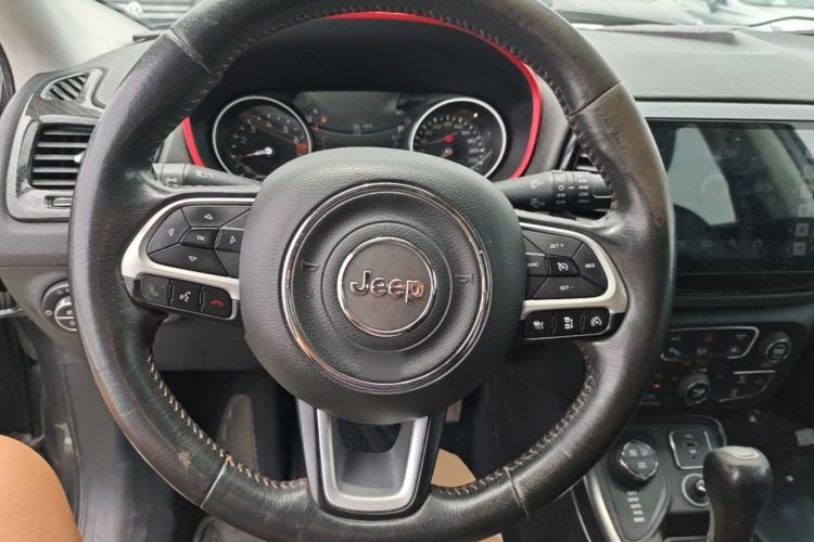 Used Jeep Compass 2017 200TS Automatic High-Performance All-Wheel Drive Edition Steering Wheel