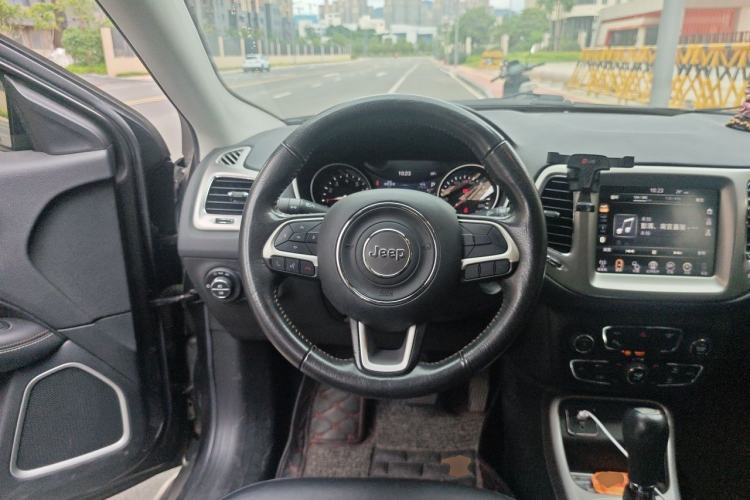 Used Jeep Compass 2017 200T Automatic Family Edition Steering Wheel