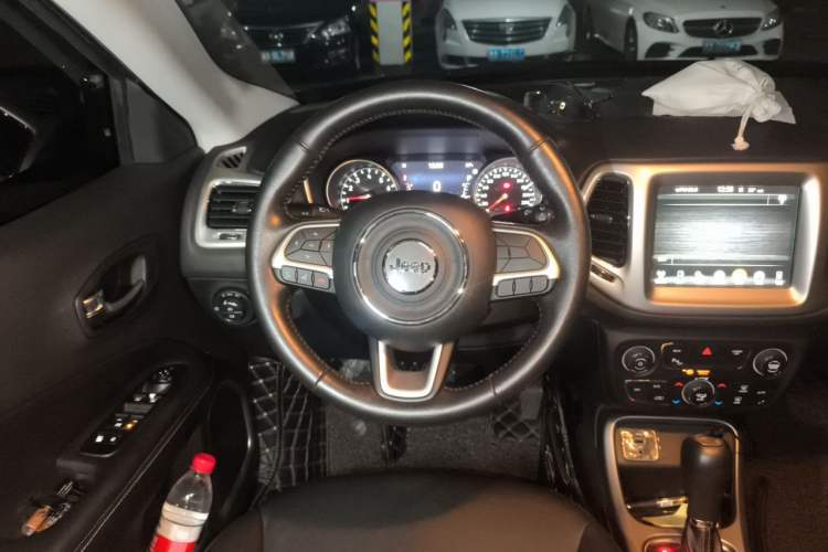 Used Jeep Compass 2017 200T Automatic Family Edition Steering Wheel
