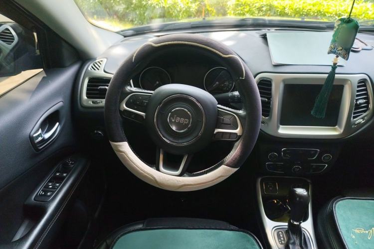 Used Jeep Compass 2017 200T Automatic Family Edition Steering Wheel