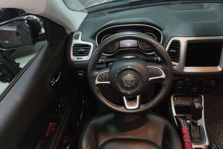 Used Jeep Compass 2017 200T Automatic Family Edition Steering Wheel