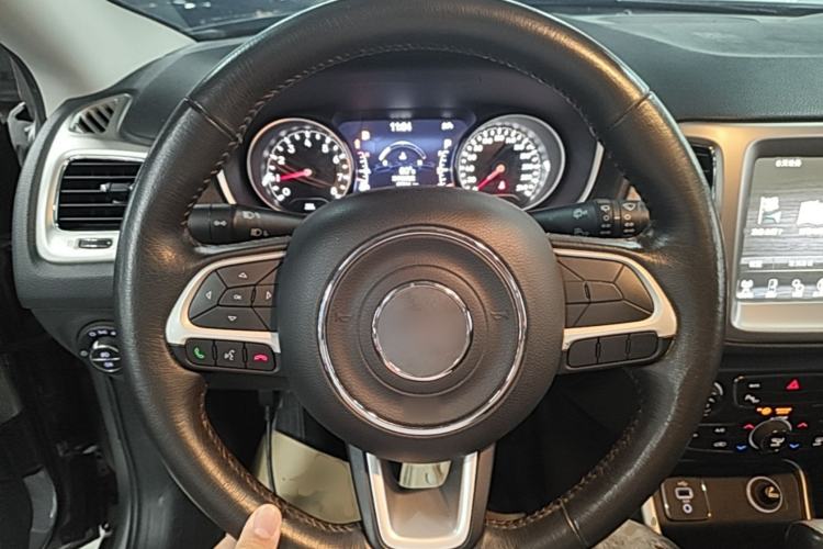 Used Jeep Compass 2017 200T Automatic Family Edition Steering Wheel