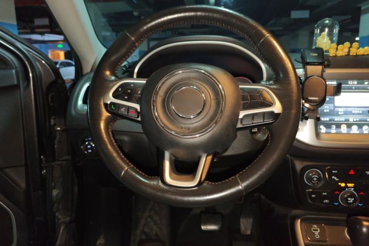 Used Jeep Compass 2017 200T Automatic Family Edition Steering Wheel