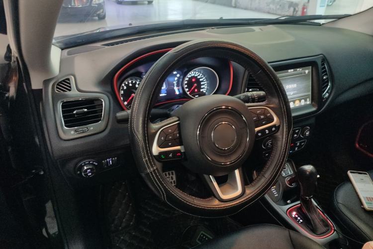 Used Jeep Compass 2017 200TS Automatic High-Performance All-Wheel Drive Edition Steering Wheel