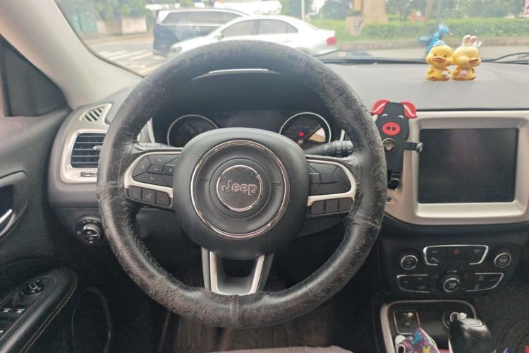 Used Jeep Compass 2017 200T Automatic Family Edition Steering Wheel