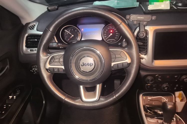 Used Jeep Compass 2017 200T Automatic Family Edition Steering Wheel