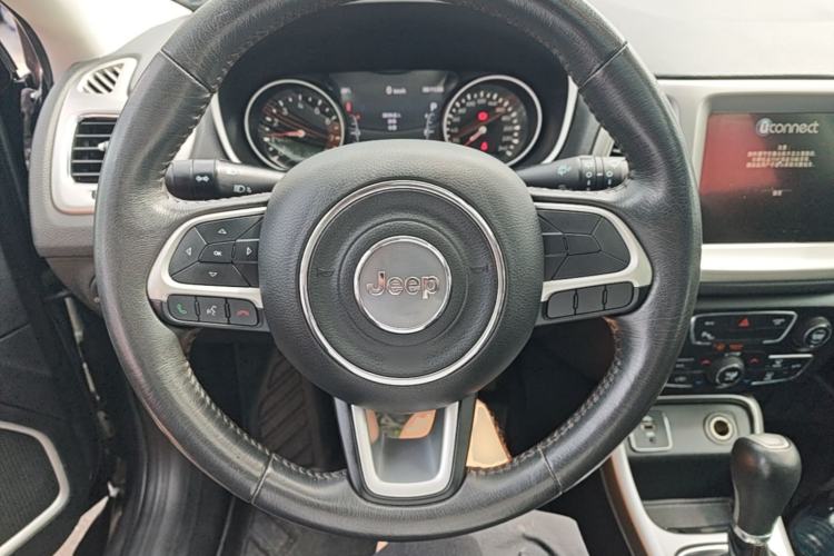 Used Jeep Compass 2017 200T Automatic Family Edition Steering Wheel