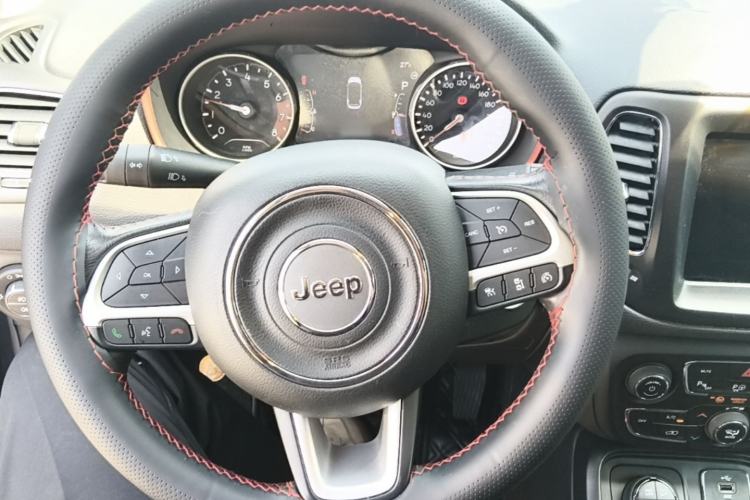 Used Jeep Compass 2017 200TS Automatic High-Performance All-Wheel Drive Edition Steering Wheel