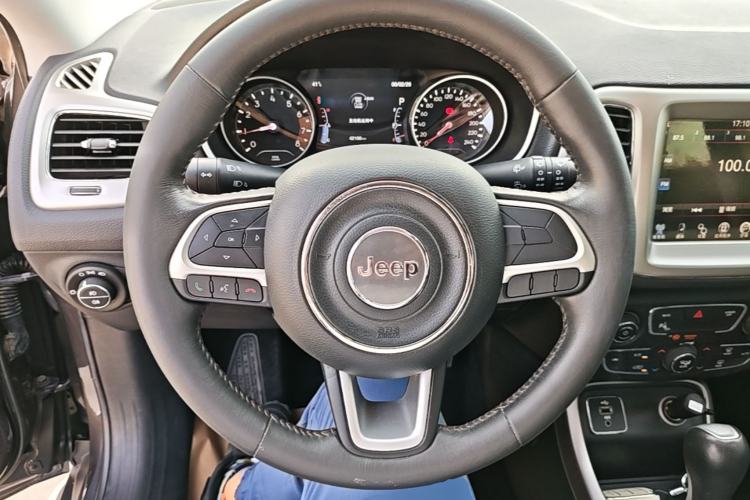 Used Jeep Compass 2017 200T Automatic Family Edition Steering Wheel