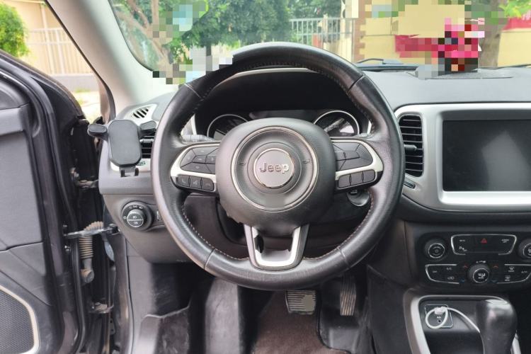 Used Jeep Compass 2017 200T Automatic Family Edition Steering Wheel