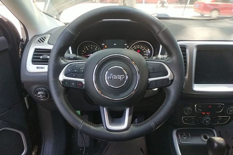 Used Jeep Compass 2017 200T Automatic Family Edition Steering Wheel
