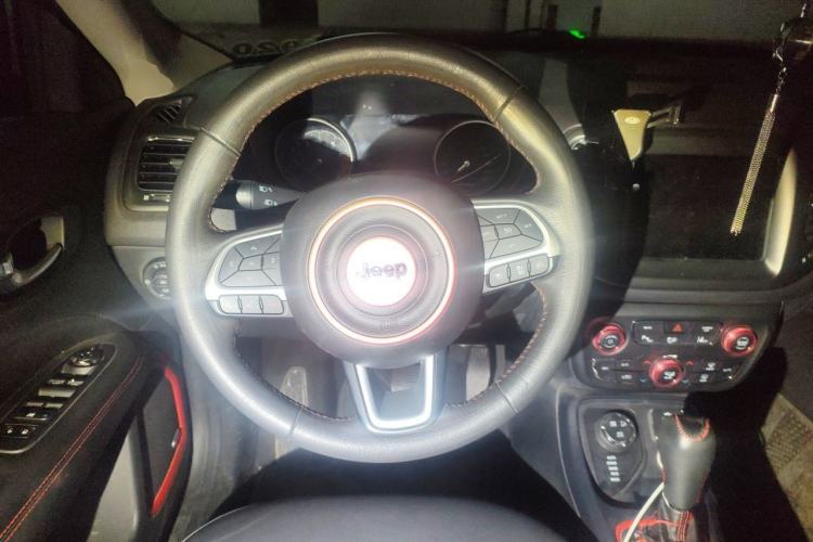 Used Jeep Compass 2017 200TS Automatic High-Performance All-Wheel Drive Edition Steering Wheel