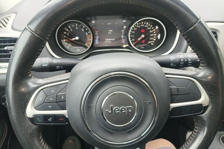 Used Jeep Compass 2017 200T Automatic Family Edition Steering Wheel